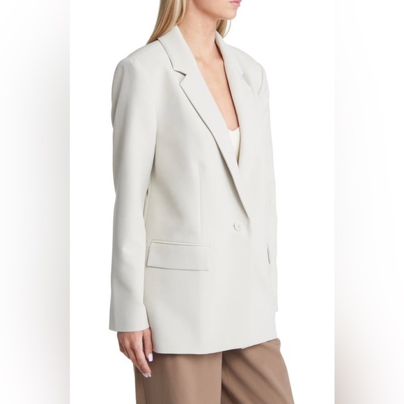 Blazer used like very new! #OpenEdit Over size style XS/Beige Silver color. - Picture 9 of 9